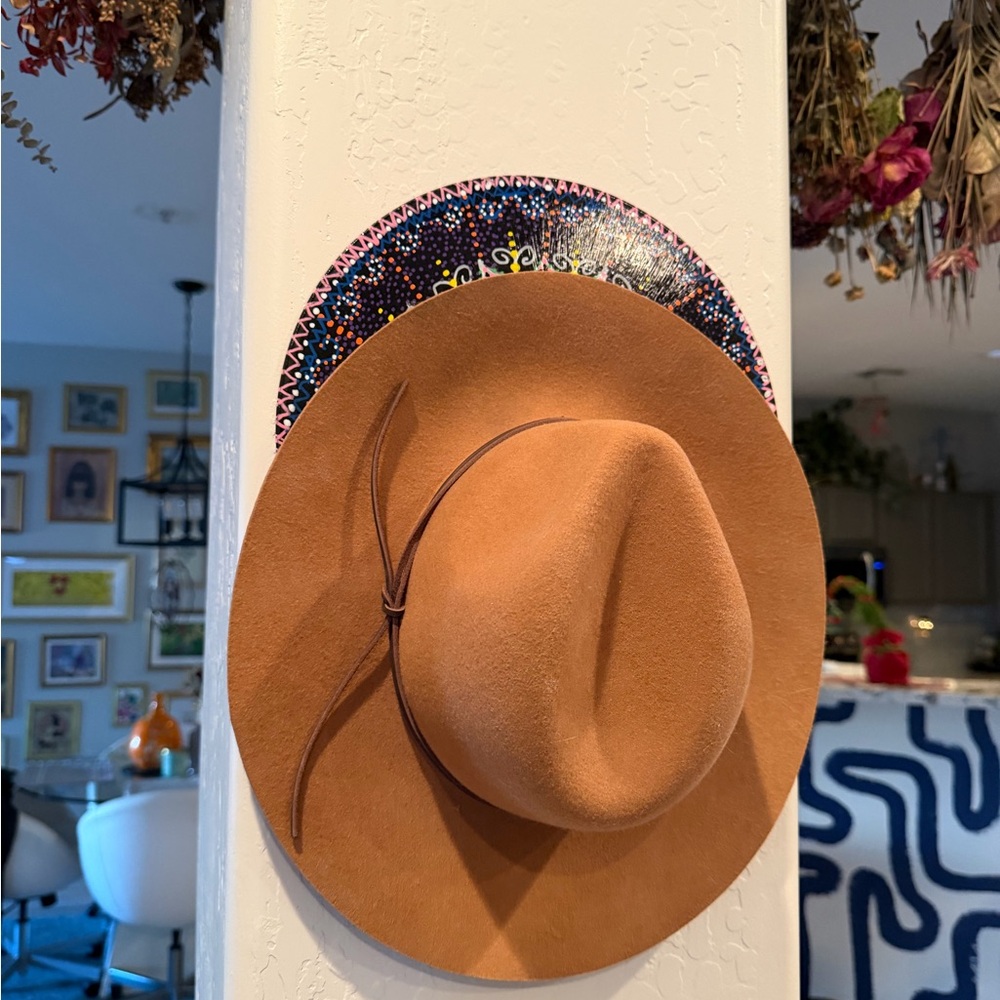 Tan hat - Picture 2 of 3